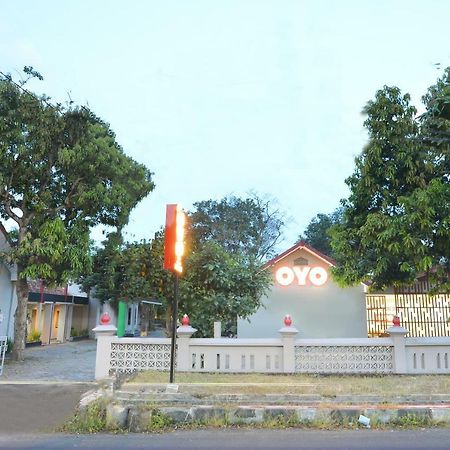 Oyo 743 Garden Guesthouse Maguwo Dış mekan fotoğraf
